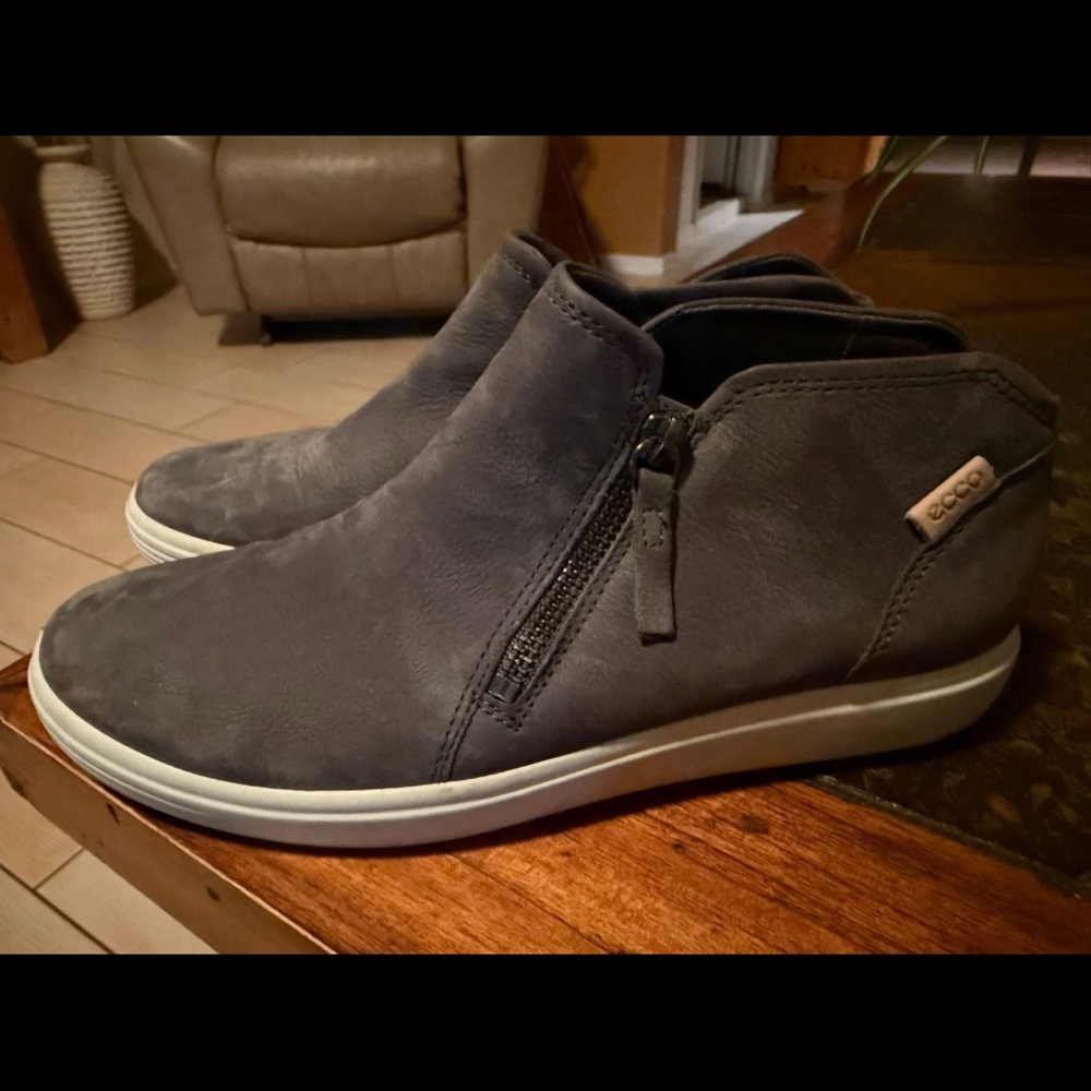 Ecco Women's Dark Gray Ankle Boots with White Sole